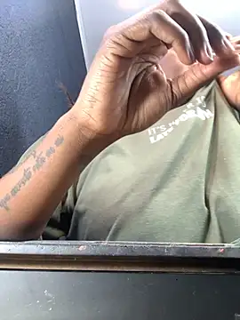 Snapshot of NatyParker chatting on 10-15-25, 12:27 NatyParker online show from 10-15-25, 12:27