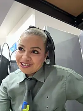 Snapshot of Ariana-07 chatting on 05-29-26, 02:04 Ariana-07 online show from 05-29-26, 02:04
