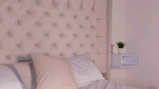 Snapshot of bella_bloomg chatting on 01-30-25, 10:19 bella bloomg online show from 01-30-25, 10:19