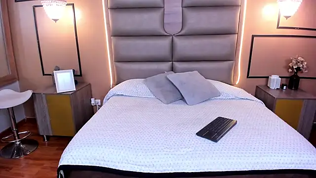 Snapshot of CAYLINCOLLINS chatting on 02-07-25, 07:49 CAYLINCOLLINS online show from 02-07-25, 07:49