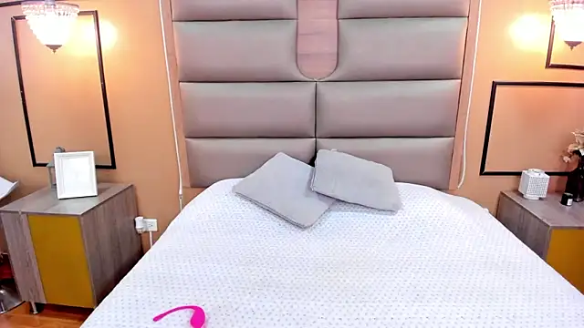 Snapshot of CAYLINCOLLINS chatting on 02-13-25, 03:50 CAYLINCOLLINS online show from 02-13-25, 03:50