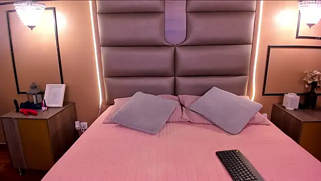 Snapshot of CAYLINCOLLINS chatting on 02-26-25, 03:21 CAYLINCOLLINS online show from 02-26-25, 03:21