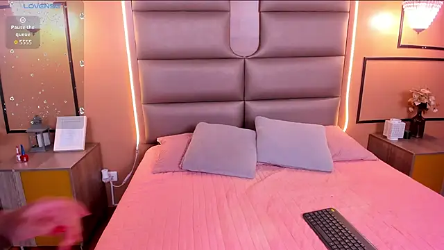 Snapshot of CAYLINCOLLINS chatting on 02-26-25, 09:42 CAYLINCOLLINS online show from 02-26-25, 09:42