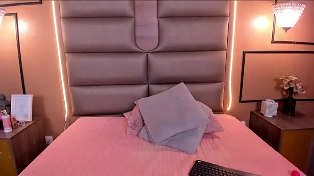 Snapshot of CAYLINCOLLINS chatting on 02-27-25, 06:29 CAYLINCOLLINS online show from 02-27-25, 06:29