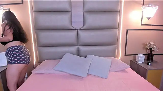 Snapshot of CAYLINCOLLINS chatting on 03-05-25, 03:18 CAYLINCOLLINS online show from 03-05-25, 03:18