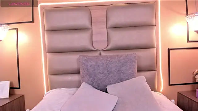 Snapshot of CAYLINCOLLINS chatting on 03-13-25, 06:48 CAYLINCOLLINS online show from 03-13-25, 06:48