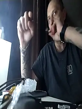 Snapshot of MaxDevilWhite chatting on 11-24-25, 07:57 MaxDevilWhite online show from 11-24-25, 07:57