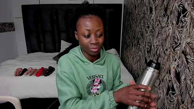 Sara Naugty online show from 11-21-25, 12:59