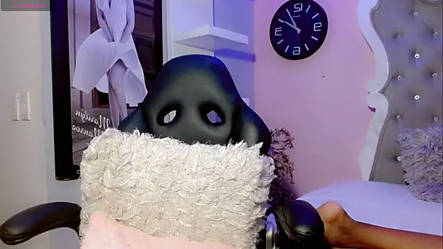 CamiiGarcia online show from 02-23-25, 05:18