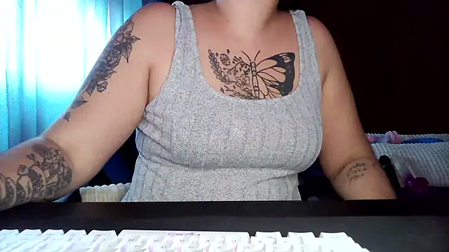 Snapshot of bunnyfox420 chatting on 09-27-25, 02:11 bunnyfox420 online show from 09-27-25, 02:11