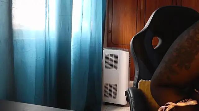 Snapshot of bunnyfox420 chatting on 11-07-25, 01:33 bunnyfox420 online show from 11-07-25, 01:33