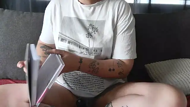 bunnyfox420 online show from 04-29-26, 11:58