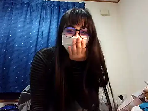 Snapshot of Sisi_cute chatting on 02-14-25, 05:25 Sisi cute online show from 02-14-25, 05:25