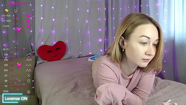 DaddysSluttyGirl2001 online show from 04-23-26, 12:29