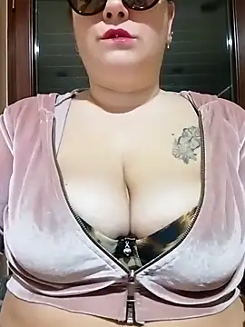 Snapshot of topina8 chatting on 11-11-25, 08:31 topina8 online show from 11-11-25, 08:31