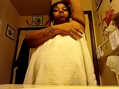 Snapshot of Big_BodyDee chatting on 01-26-25, 02:56 Big BodyDee online show from 01-26-25, 02:56