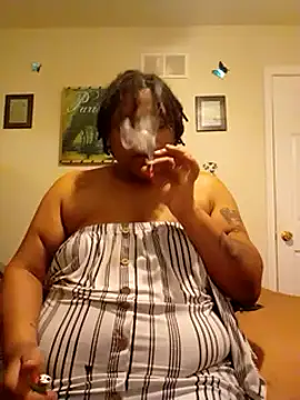 Snapshot of Big_BodyDee chatting on 03-04-25, 04:17 Big BodyDee online show from 03-04-25, 04:17