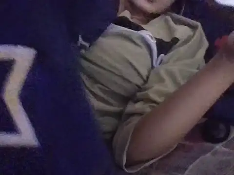 Snapshot of AKANSHA_7 chatting on 11-18-25, 07:35 AKANSHA 7 online show from 11-18-25, 07:35