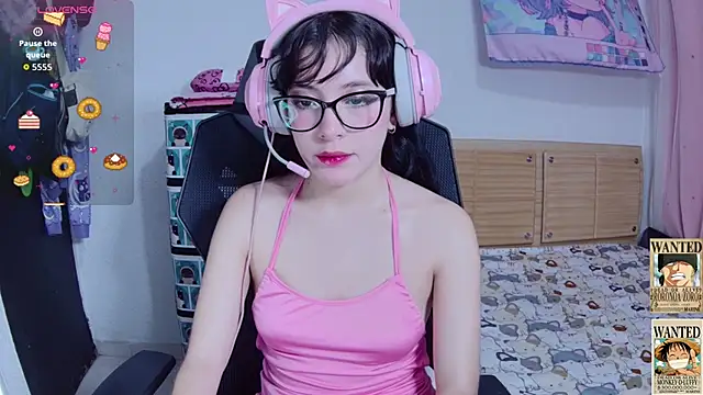 Yuna pinkk online show from 10-18-25, 04:04