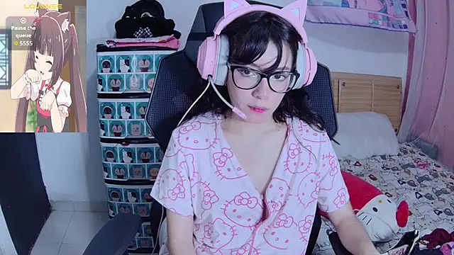 Yuna pinkk online show from 10-22-25, 04:02