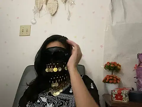 Snapshot of desiiiinigal chatting on 01-16-26, 03:32 desiiiinigal online show from 01-16-26, 03:32