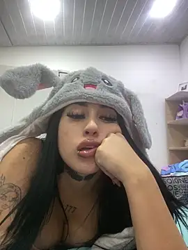 Snapshot of Girl_milk7 chatting on 03-19-25, 07:29 Girl milk7 online show from 03-19-25, 07:29