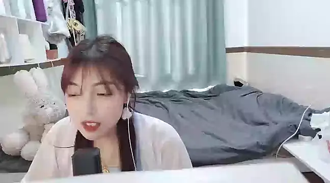 Snapshot of Song_99 chatting on 02-08-25, 06:22 Song 99 online show from 02-08-25, 06:22