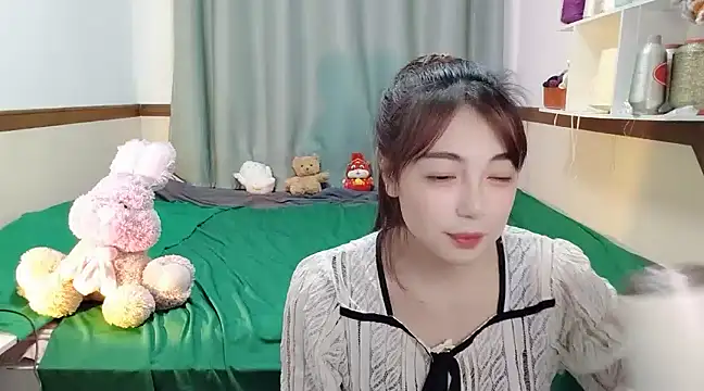 Snapshot of Song_99 chatting on 02-18-25, 05:31 Song 99 online show from 02-18-25, 05:31