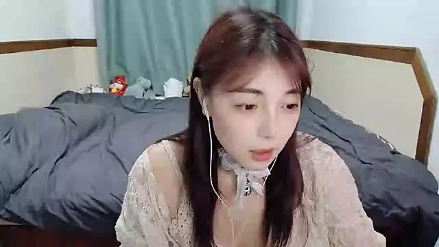 Snapshot of Song_99 chatting on 02-20-25, 02:02 Song 99 online show from 02-20-25, 02:02