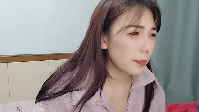 Snapshot of Song_99 chatting on 03-01-25, 12:56 Song 99 online show from 03-01-25, 12:56