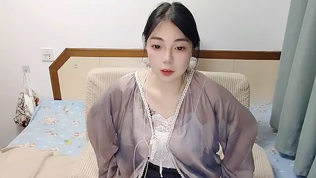 Snapshot of Song_99 chatting on 03-07-25, 02:23 Song 99 online show from 03-07-25, 02:23