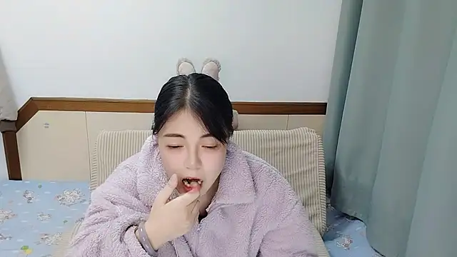 Snapshot of Song_99 chatting on 03-09-25, 05:39 Song 99 online show from 03-09-25, 05:39