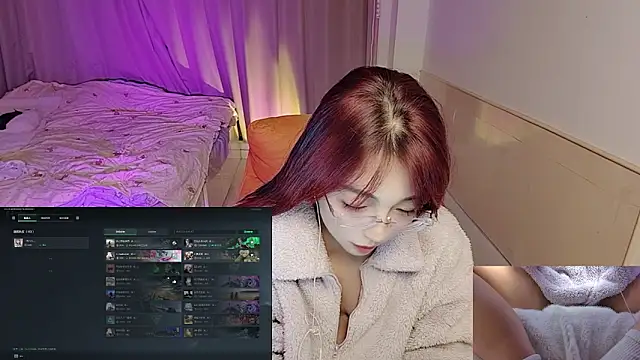 Snapshot of Song_99 chatting on 10-27-25, 01:37 Song 99 online show from 10-27-25, 01:37