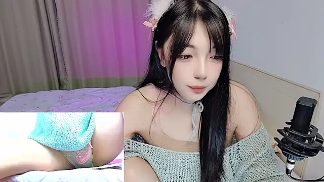 Snapshot of Song_99 chatting on 12-15-25, 04:33 Song 99 online show from 12-15-25, 04:33