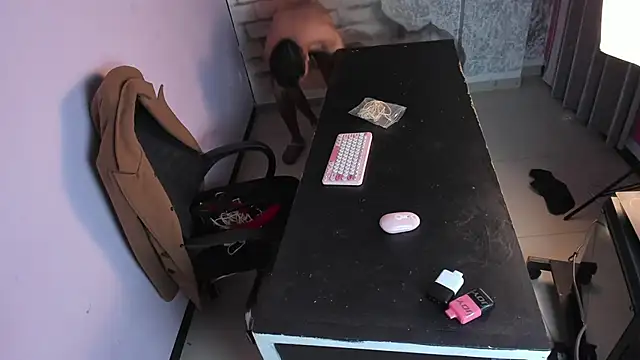 Nikki and Mayk online show from 02-21-25, 08:40