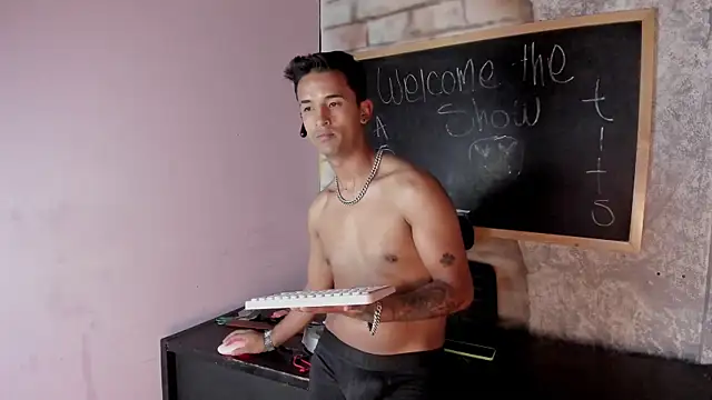 Nikki and Mayk online show from 03-04-25, 05:42