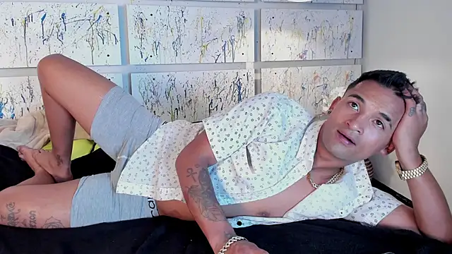 Nikki and Mayk online show from 03-21-25, 09:01