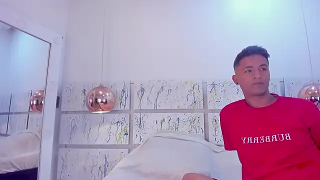 Nikki and Mayk online show from 11-05-25, 02:55