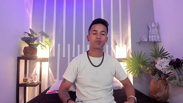 Nikki and Mayk online show from 11-14-25, 02:43