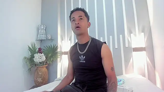 Nikki and Mayk online show from 02-18-26, 02:40