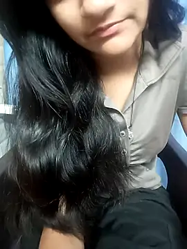 Snapshot of Tanu-00 chatting on 03-20-25, 10:10 Tanu-00 online show from 03-20-25, 10:10