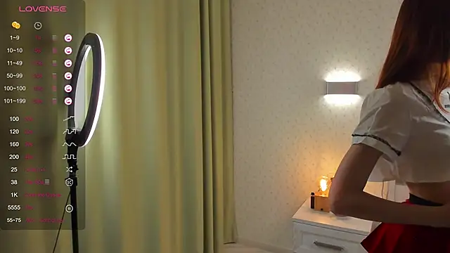 ElvinaBestwick online show from 03-18-25, 06:37