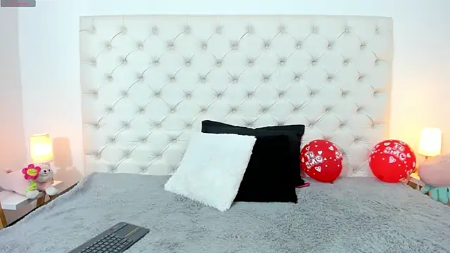 Snapshot of esmeralda06 chatting on 02-18-25, 02:06 esmeralda06 online show from 02-18-25, 02:06