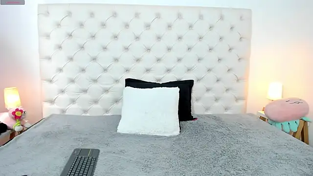 Snapshot of esmeralda06 chatting on 02-20-25, 03:08 esmeralda06 online show from 02-20-25, 03:08