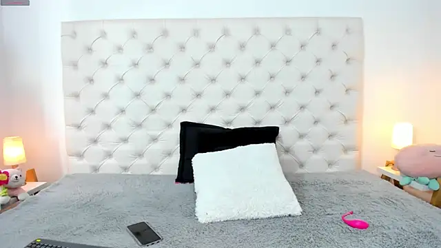 Snapshot of esmeralda06 chatting on 03-04-25, 03:15 esmeralda06 online show from 03-04-25, 03:15