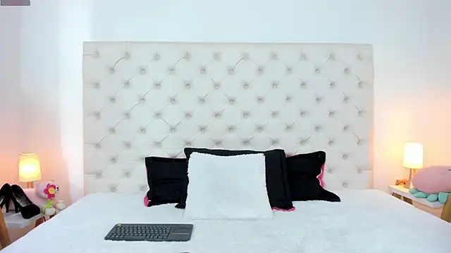 Snapshot of esmeralda06 chatting on 03-18-25, 02:59 esmeralda06 online show from 03-18-25, 02:59