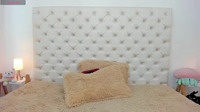 Snapshot of esmeralda06 chatting on 09-18-25, 02:52 esmeralda06 online show from 09-18-25, 02:52