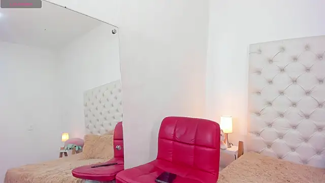 Snapshot of esmeralda06 chatting on 09-25-25, 02:43 esmeralda06 online show from 09-25-25, 02:43