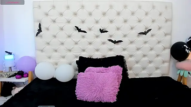 Snapshot of esmeralda06 chatting on 10-15-25, 03:01 esmeralda06 online show from 10-15-25, 03:01