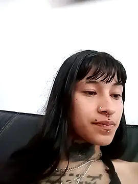 Snapshot of esmeralda06 chatting on 10-31-25, 02:29 esmeralda06 online show from 10-31-25, 02:29